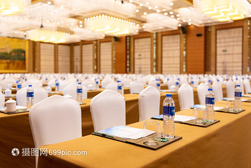 高效会议，从专业空间开始——酒店会议室，您的理想之选